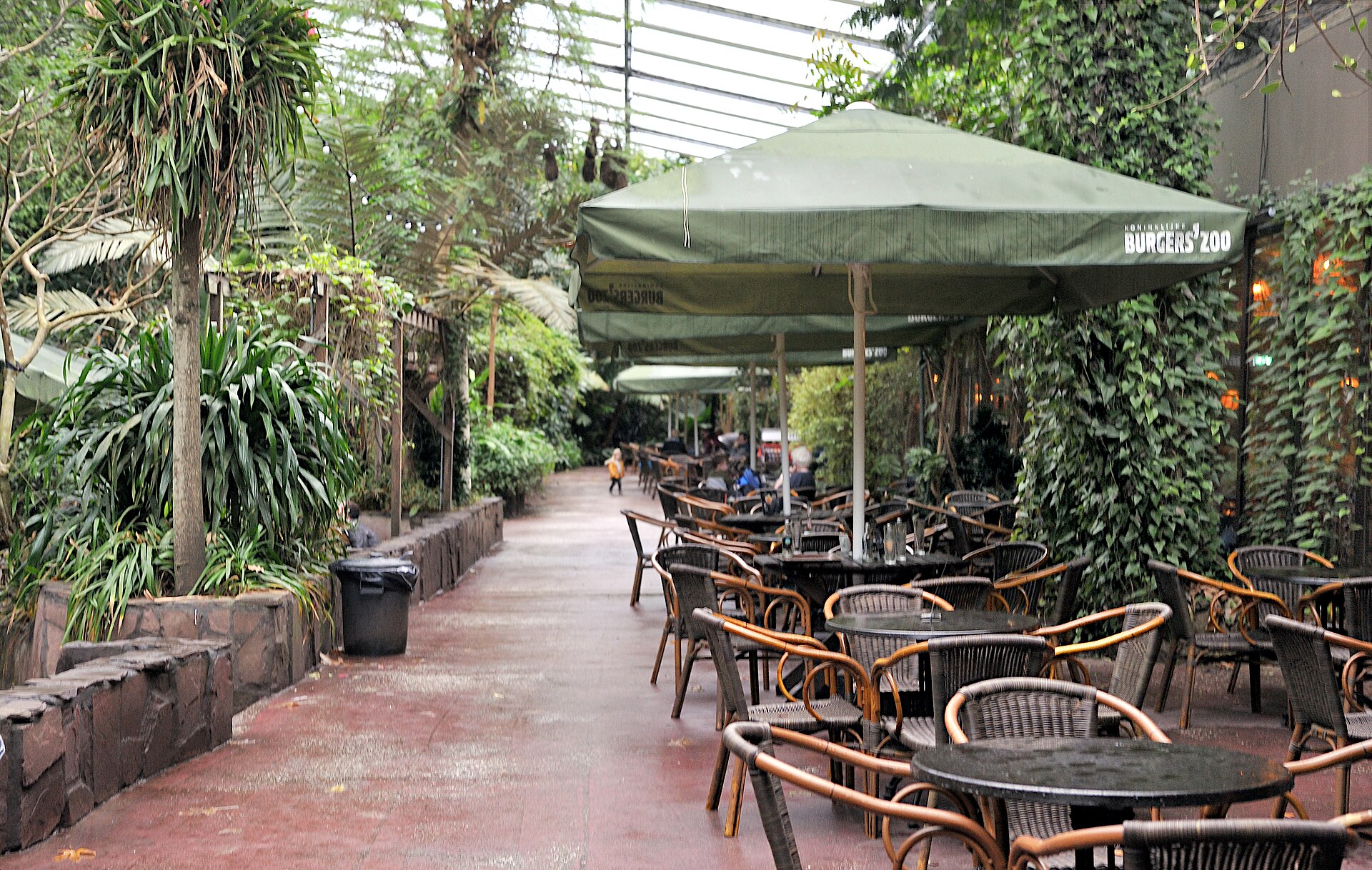 File:Terrace at Burgers' Zoo (a).jpg