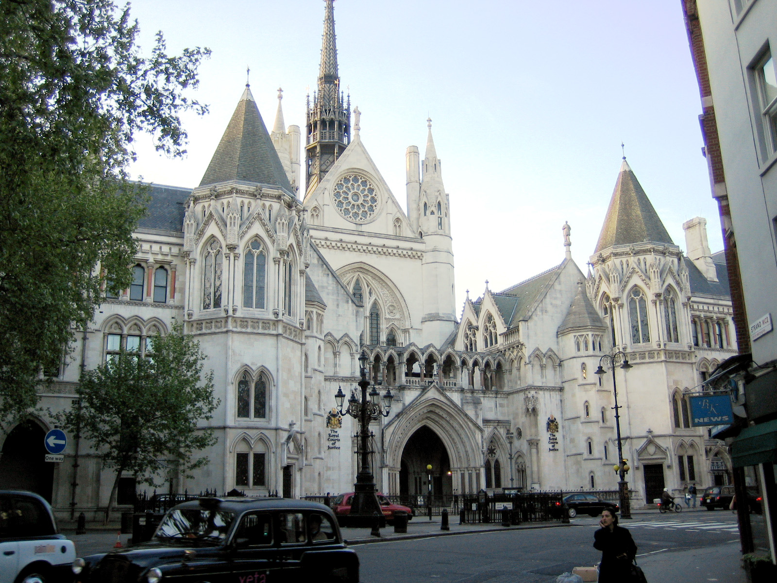 File:Royal courts of justice.jpg
