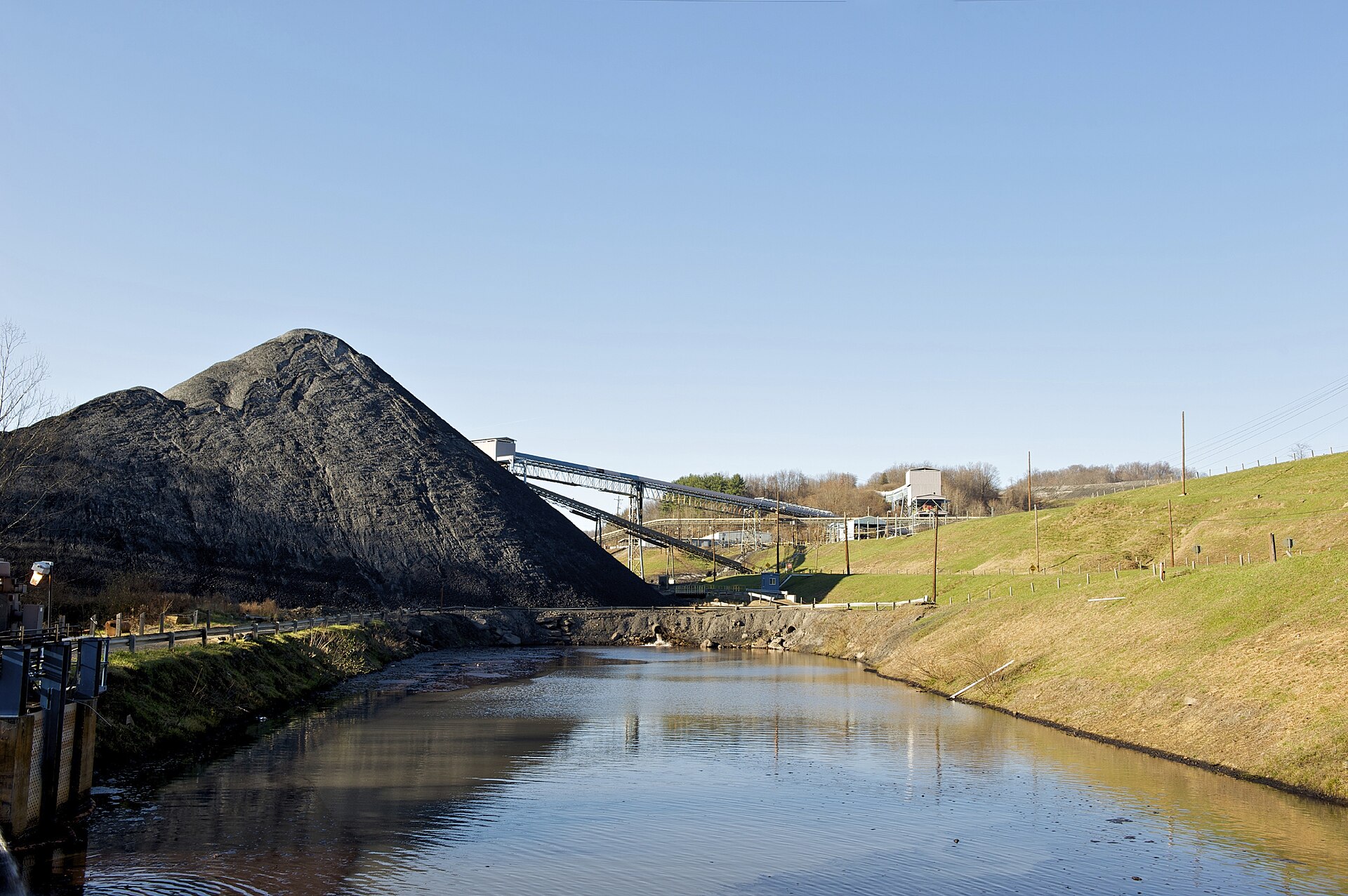 File:CSIRO ScienceImage 1801 Water storage at a mine.jpg