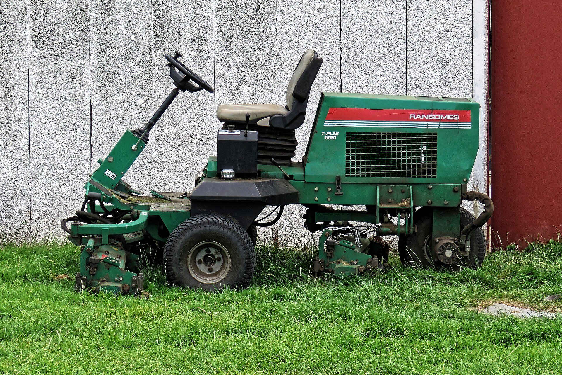 File:Ransomes T-Plex 185D ride-on mower Aythorpe Roding Cricket Club, Essex, England.jpg