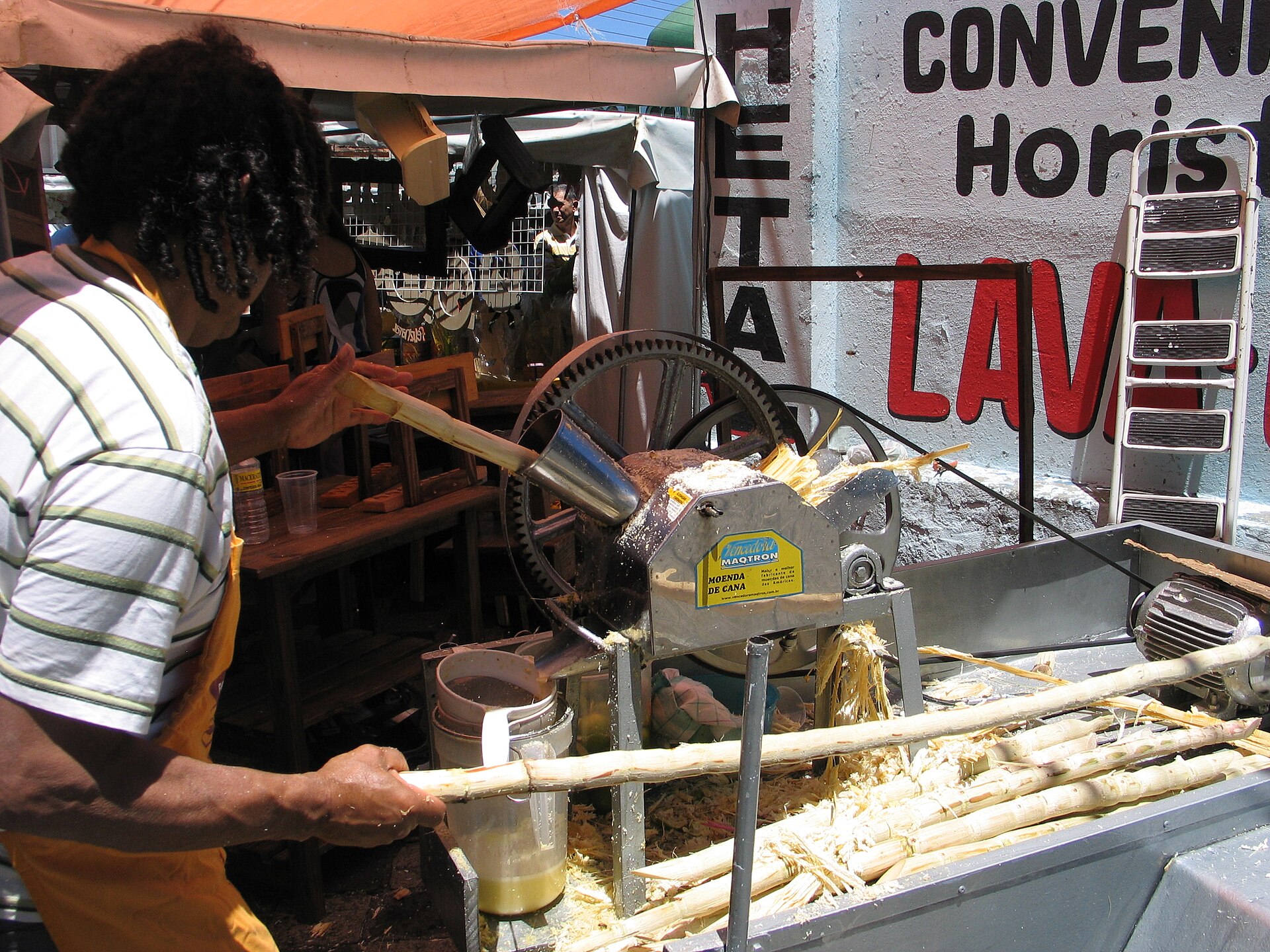 File:Extracting Sugar Cane Juice in Brazil.jpg