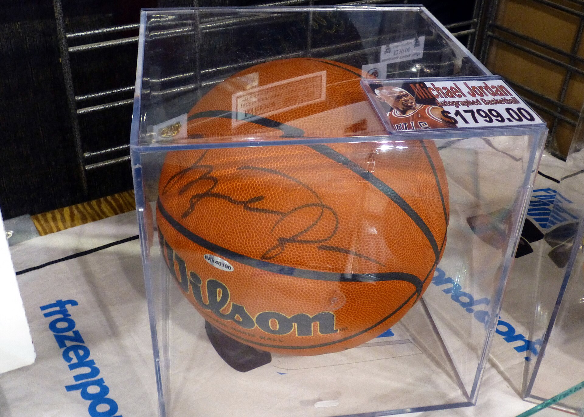 File:Fan Expo 2014 - Michael Jordan signed basketball (15137898935).jpg