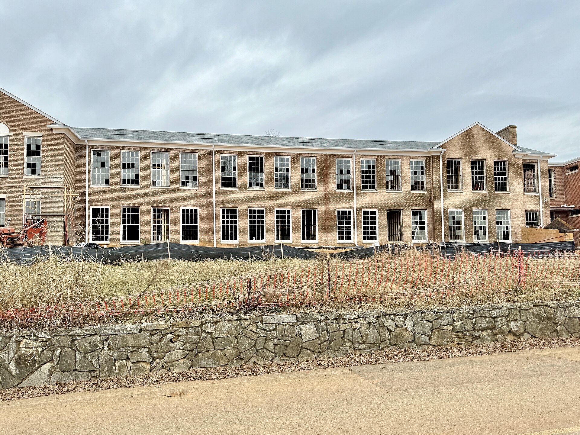 File:Old Maury High School, Academy Circle, Dandridge, TN - 53411825632.jpg