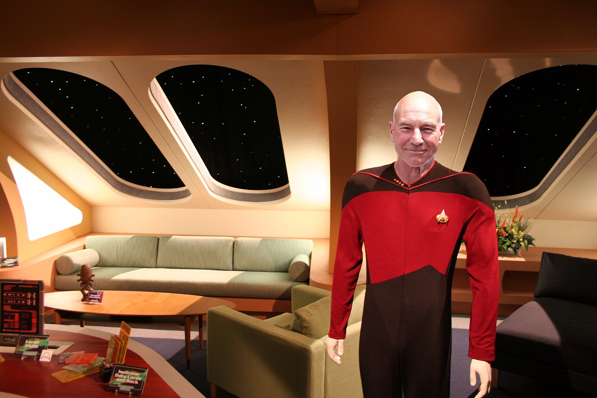 File:Enterprise-D crew quarters with captain Jean-Luc Picard.jpg