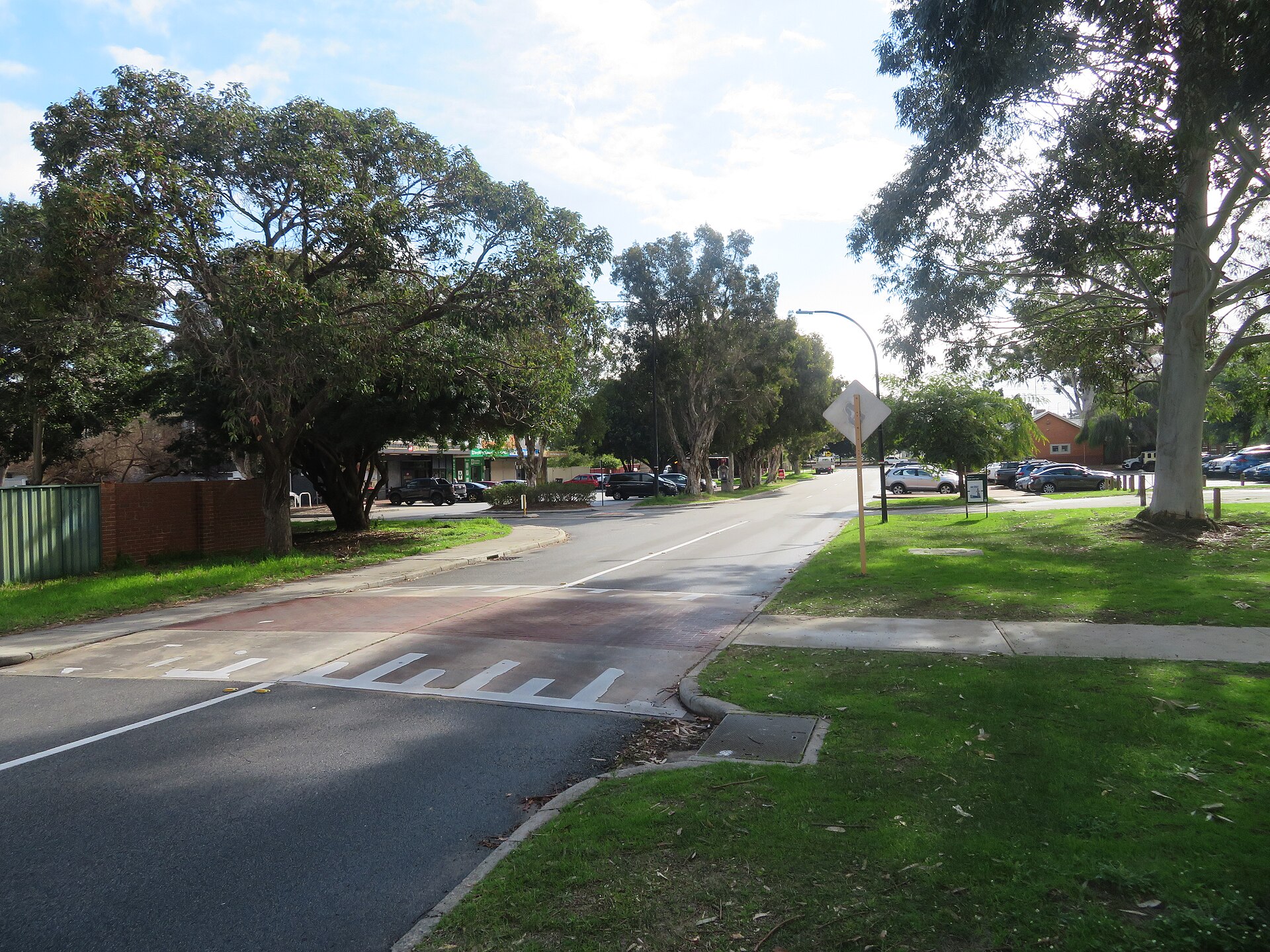 File:Ashfield, Western Australia - Colstoun Road, facing Railway Parade - Perth,Western Australia 01.jpg