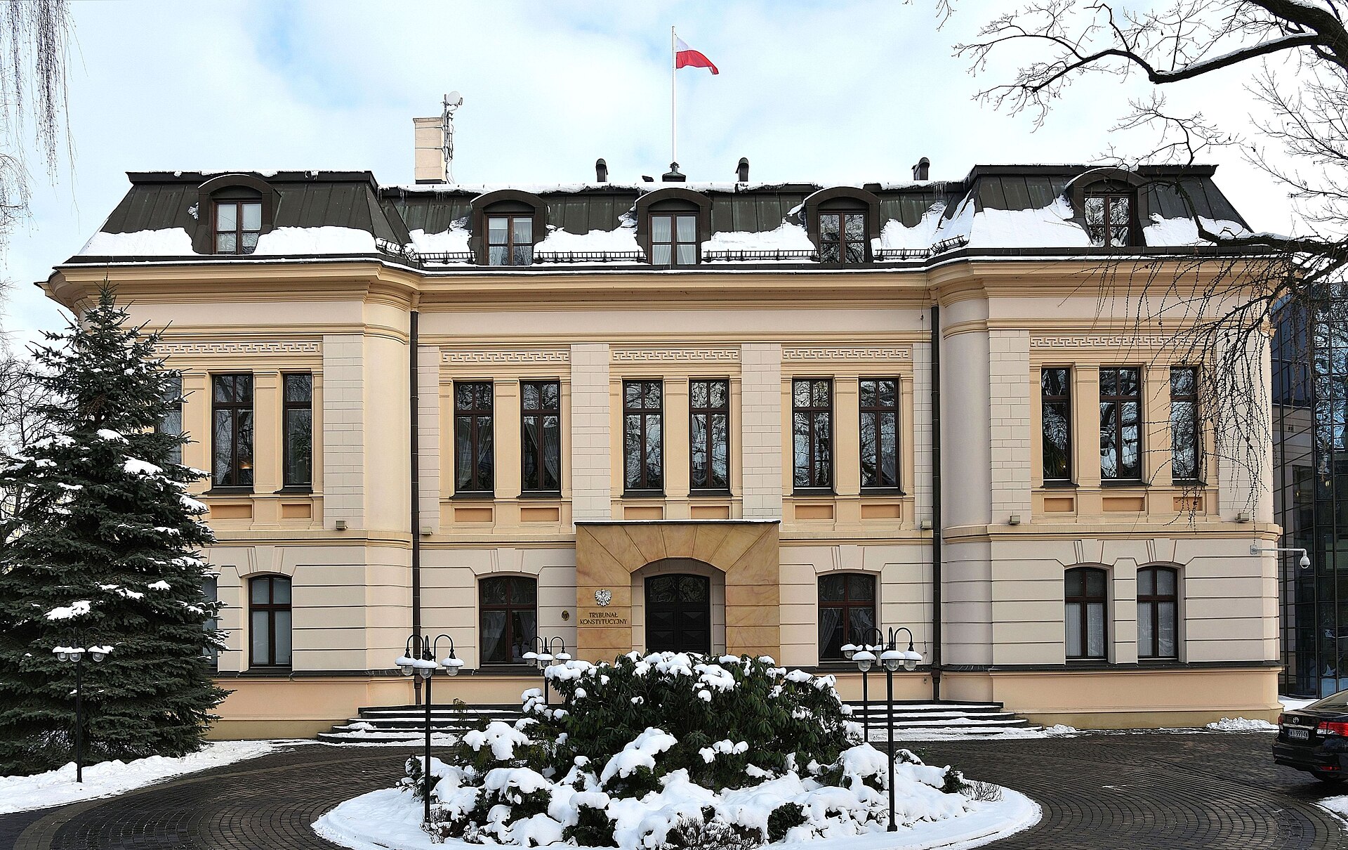 File:Trybunał Konstytucyjny zima 2016.jpg