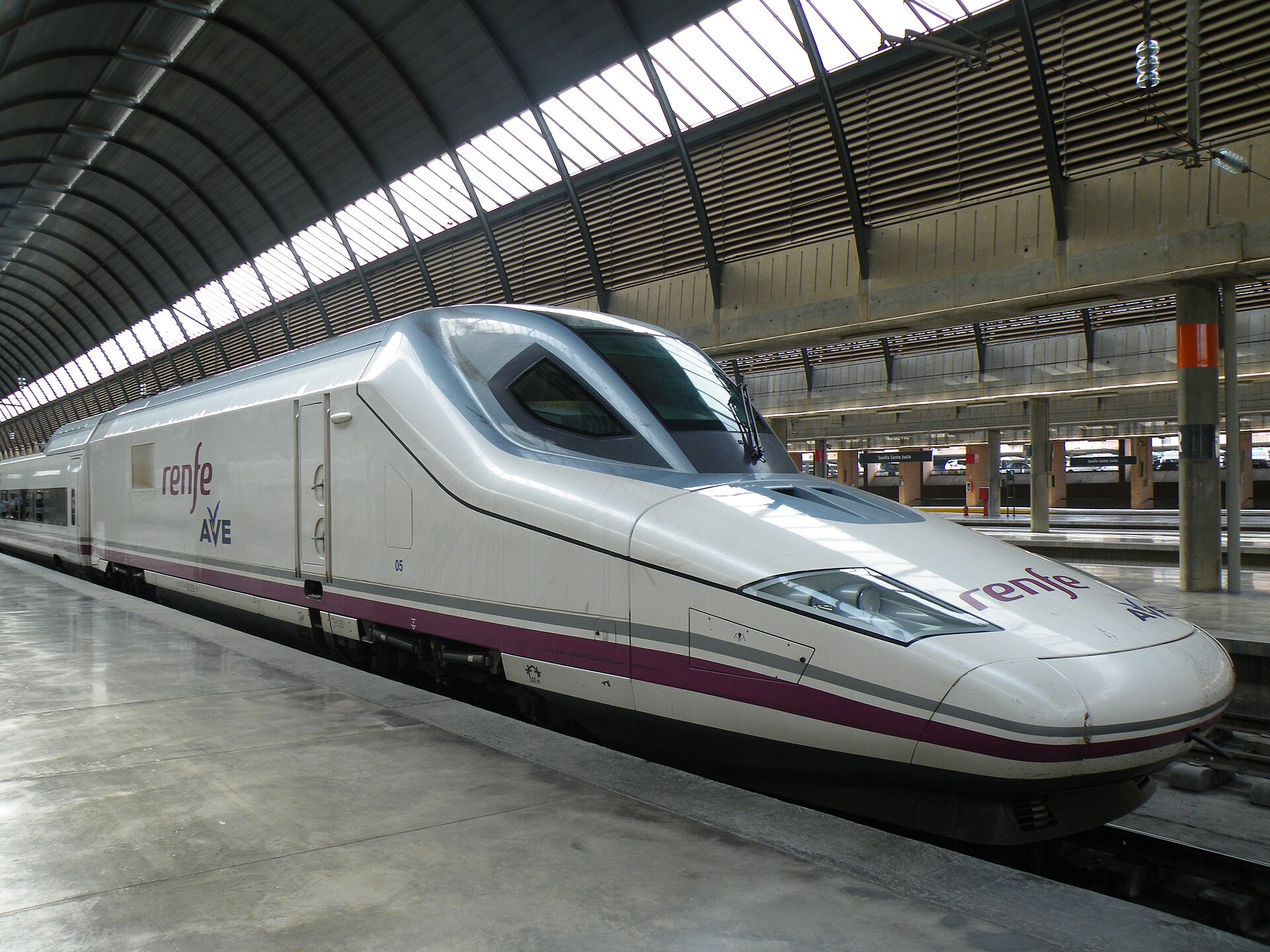 File:AVE S-102 Renfe Sevilla Santa Justa.JPG
