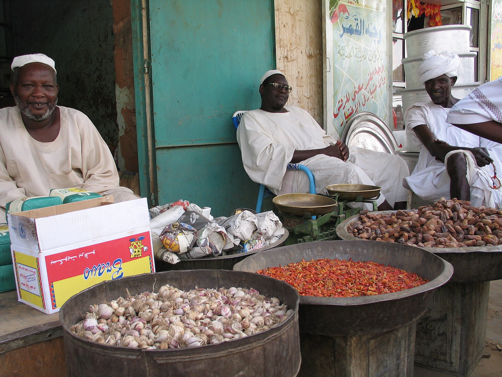 File:Sudan market vendors.jpg