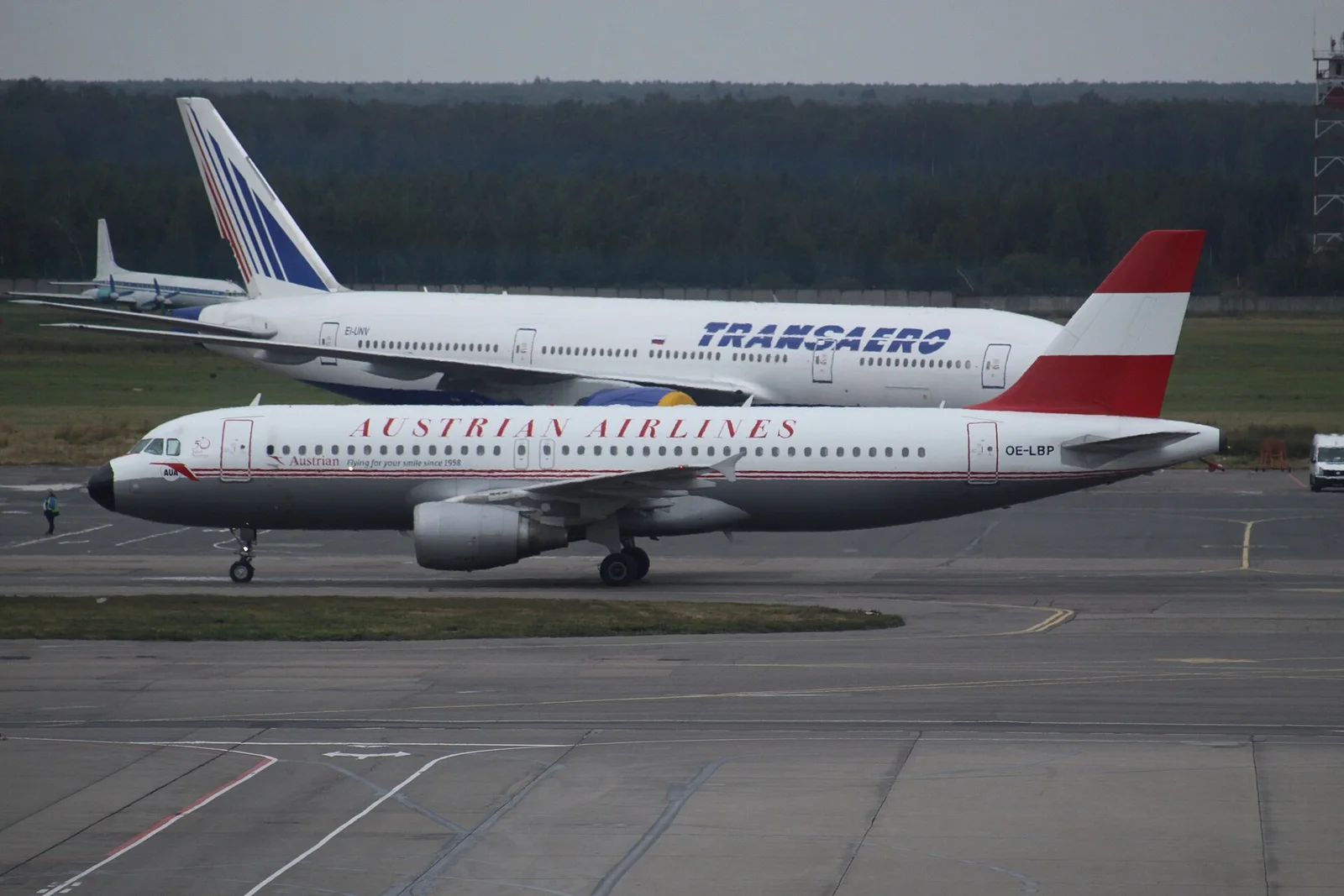 Related file image: OE-LBP Airbus A320 Austrian Airlines in Retro Colours