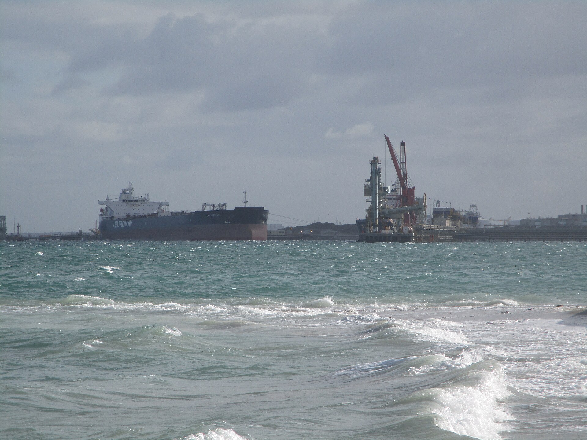 File:BP Oil Refinery Jetty, Kwinana, August 2019 1.jpg