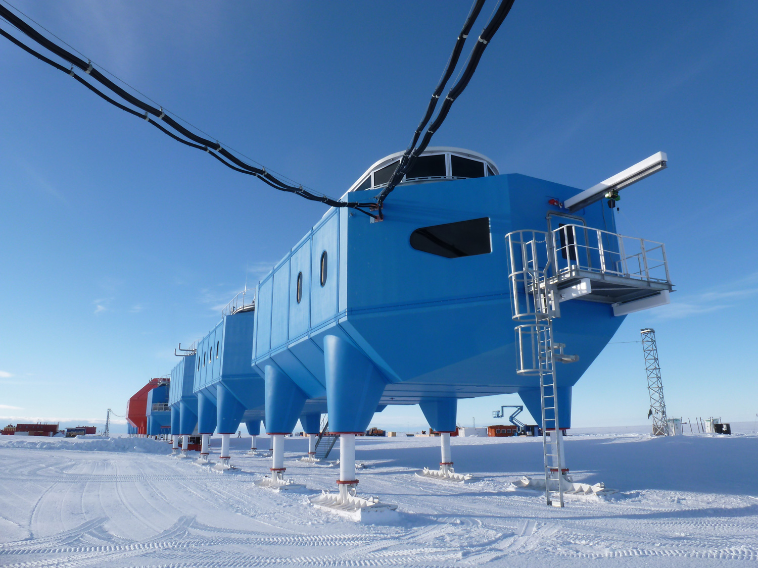 File:Halley VI Antarctic Research Station - Science modules.jpg