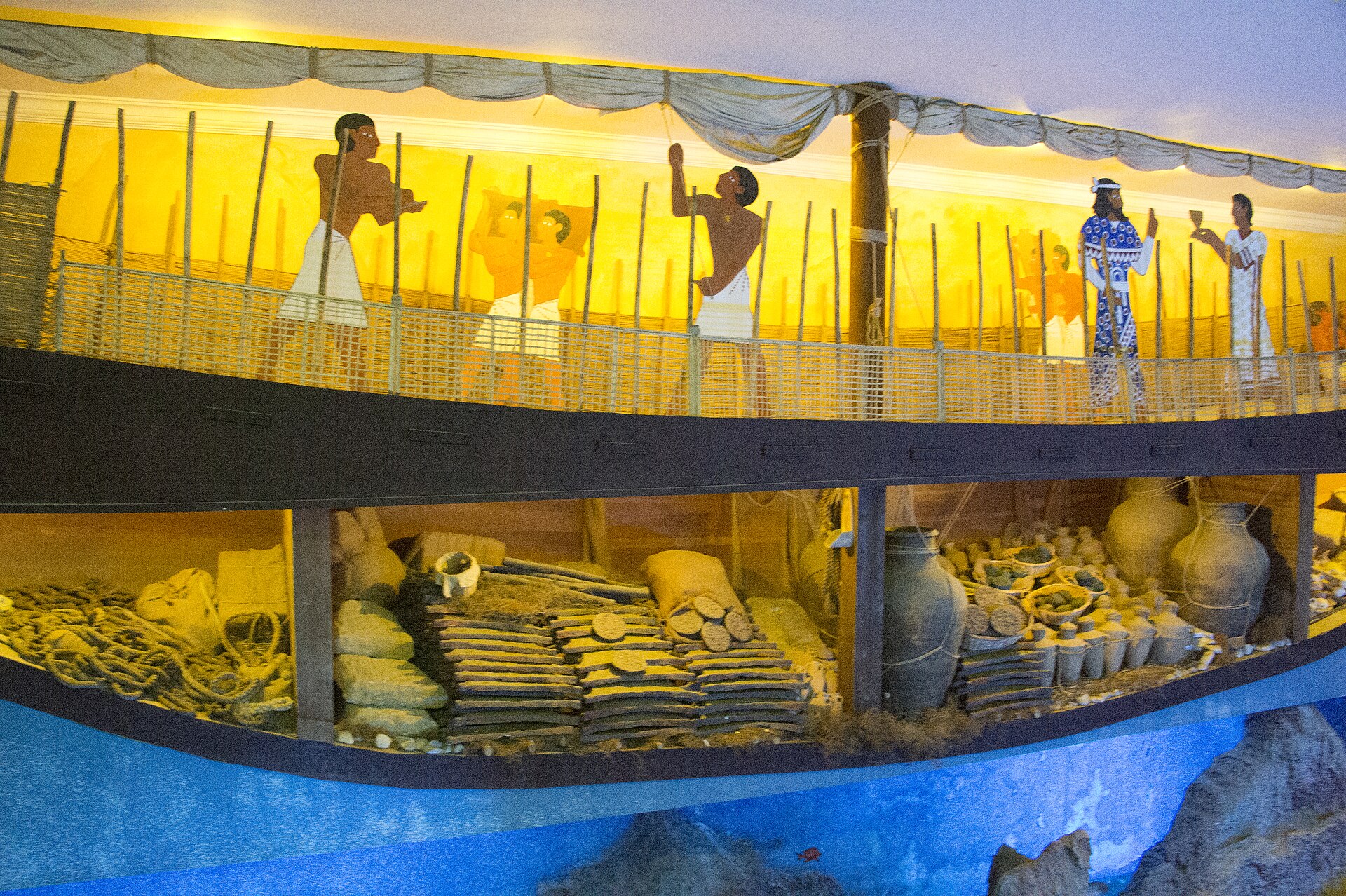 File:Bodrum Museum Uluburun shipwreck reconstruction in 2015 3704.jpg